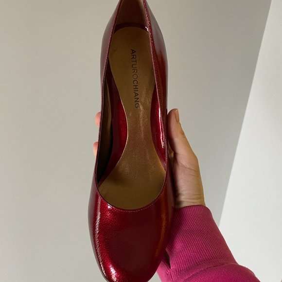 Arturo Chiang, US size 8.5W, red patent pumps - Picture 12 of 12